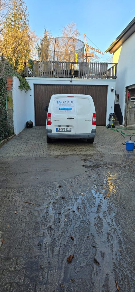 SENDEN SIE UNS EINE EMAIL ODER RUFEN SIE UNS AN